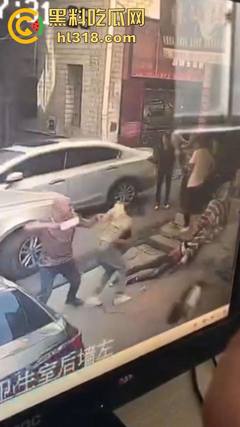 郑州男子持菜刀,砍杀奸夫淫妇,妻子出轨被老公发现,拿菜刀当场砍死奸夫,再追妻子狂砍!-5