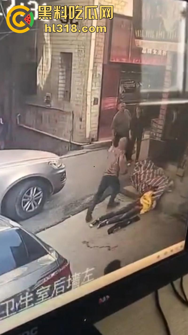 郑州男子持菜刀,砍杀奸夫淫妇,妻子出轨被老公发现,拿菜刀当场砍死奸夫,再追妻子狂砍!-7