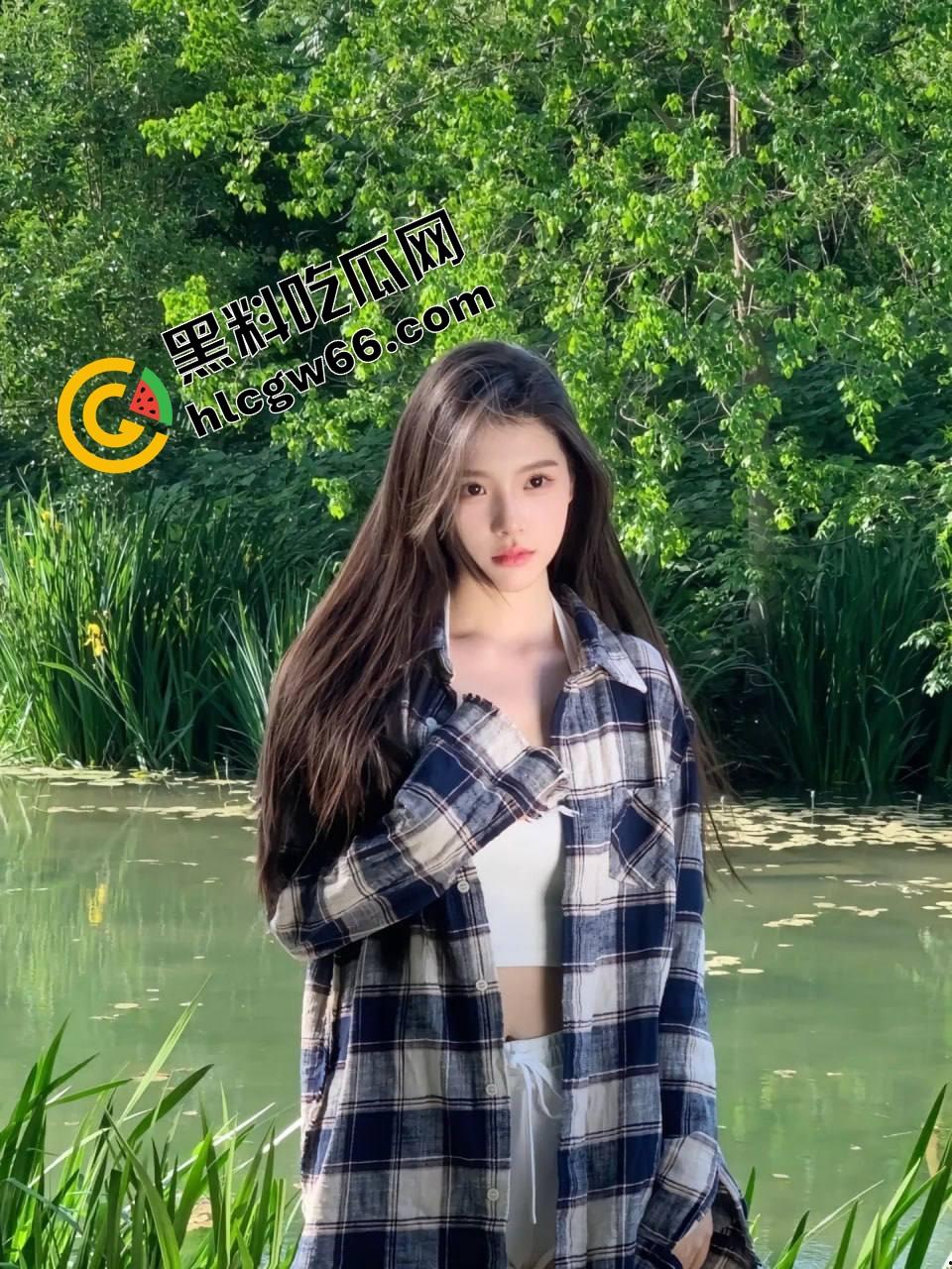 长沙KTV骚女一边唱爱拼才会赢一边坐在大哥鸡巴上骑出高音，敬业表演全程不跑调，大哥射完还夸专业！-2