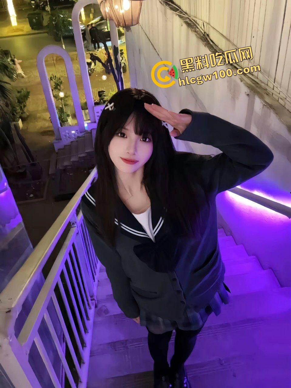 抖音清纯离异少妇反差嫩妹网红【港岛桂桂】覃老师私下骚贱的一面，JK制服约炮小帅操逼娇喘！原创独家曝光流出！-2