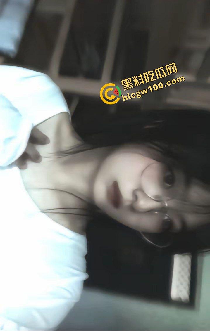 达州高级语文中学反差骚货眼镜妹『空灵』高考失利复读 压力大放假约炮大哥开房做爱！原创独家曝光流出！-5