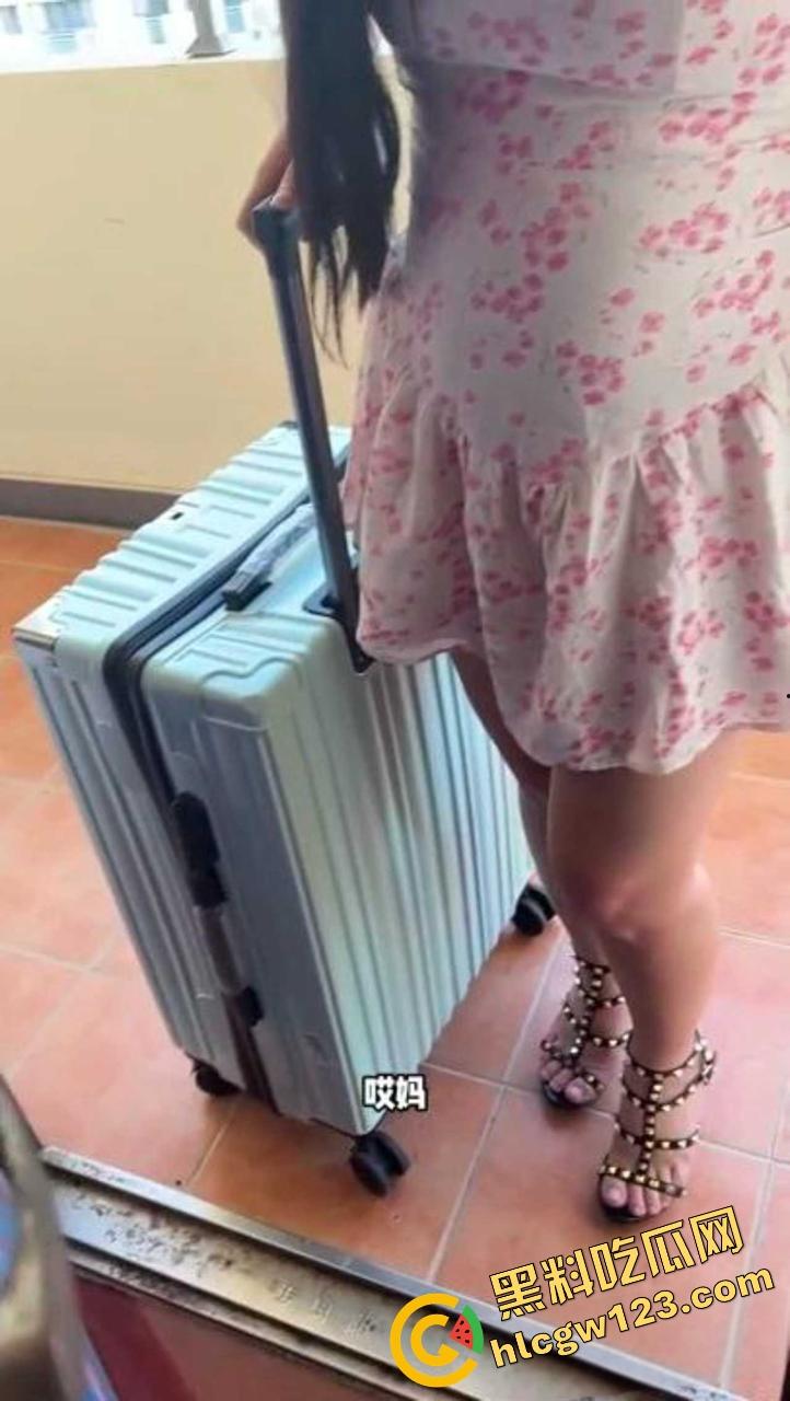 岳母端午串门趁闺女上班勾引女婿大屌狂插，骚逼夹得鸡巴冒火星无套爆射子宫，嫩奶巨乳舔到爽断魂！-5