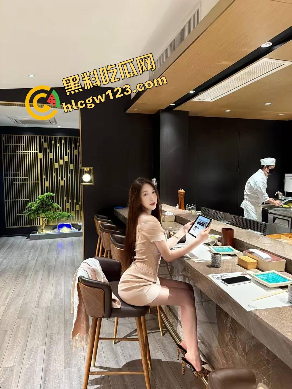 岳母端午串门趁闺女上班勾引女婿大屌狂插，骚逼夹得鸡巴冒火星无套爆射子宫，嫩奶巨乳舔到爽断魂！-6