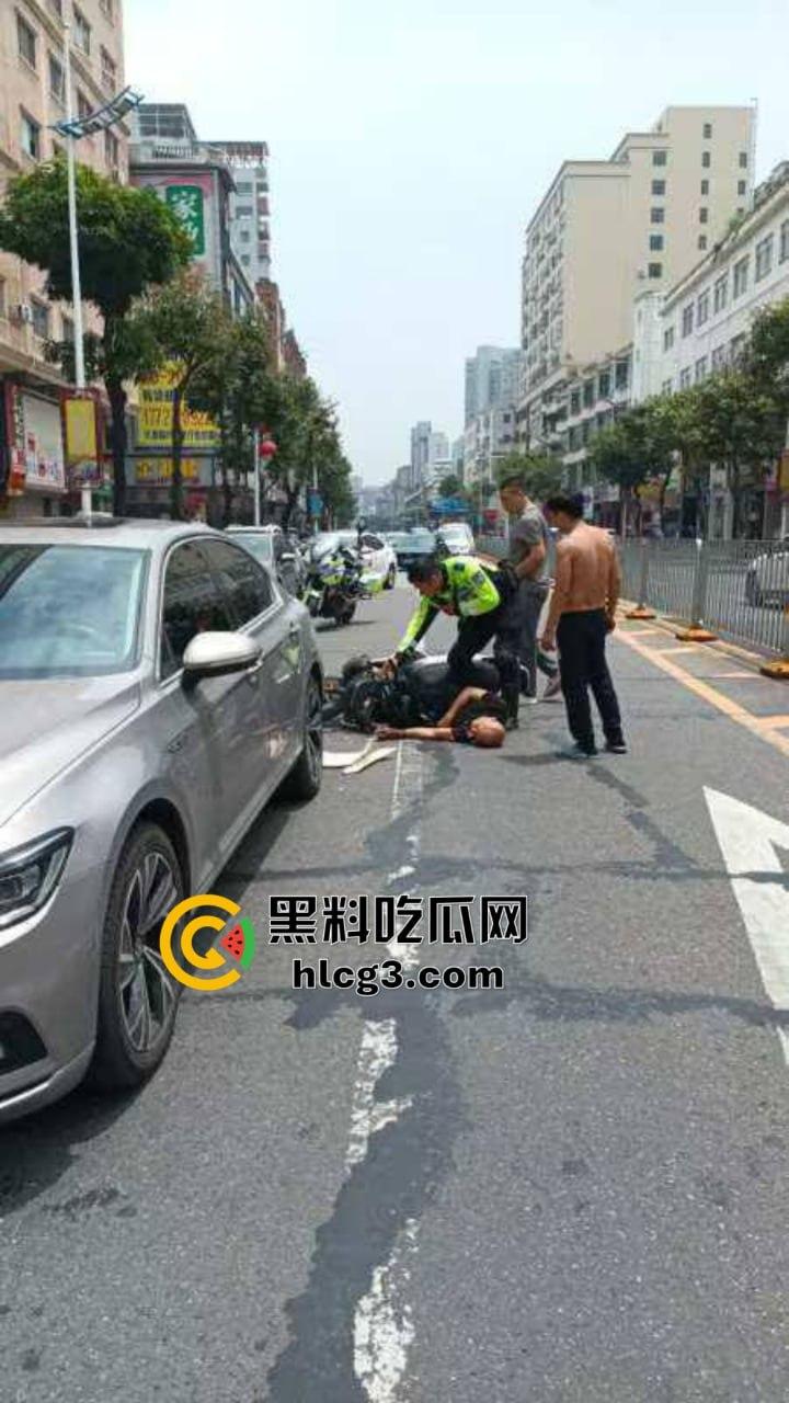 东莞虎门再现车祸!‘天道有轮回,苍天饶过谁‘女司机撞外卖小哥后不久,丈夫也在同地遭遇事故-1