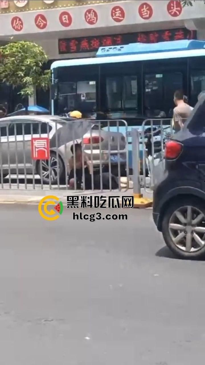 东莞虎门再现车祸!‘天道有轮回,苍天饶过谁‘女司机撞外卖小哥后不久,丈夫也在同地遭遇事故-8