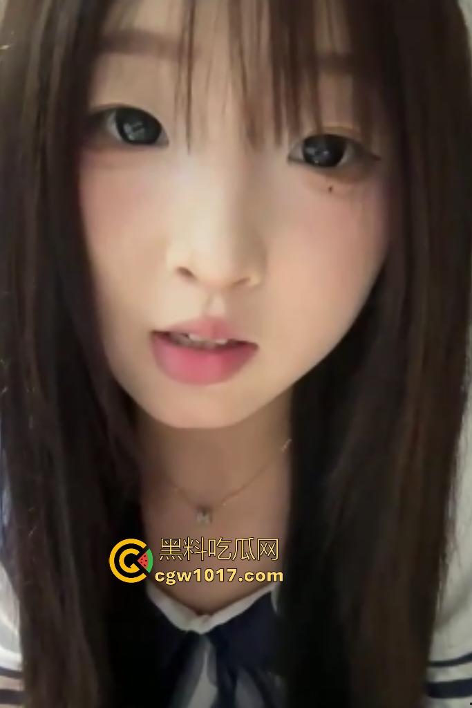 新人【韦静诗】为了不被别人笑穷只能下海直播,萝莉白虎B下蹲大开金主刷屏火箭,不知以后要榨干多少金主哦!-1