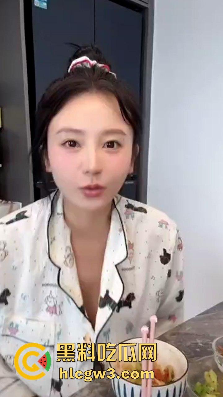 最新精选流量密码抖音骚鸡走光合集   擦边直播春光乍现 记录这一瞬间的美丽~-5