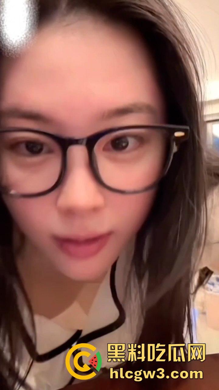 最新精选流量密码抖音骚鸡走光合集   擦边直播春光乍现 记录这一瞬间的美丽~-8