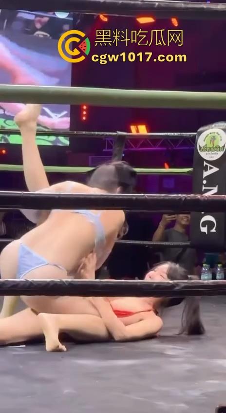 顶级拳击赛事推出，全新比基尼拳击大赛强势来袭！极品大奶女拳手互相厮杀，扯奶子掏逼都使上，啥时候到我上场打！-2