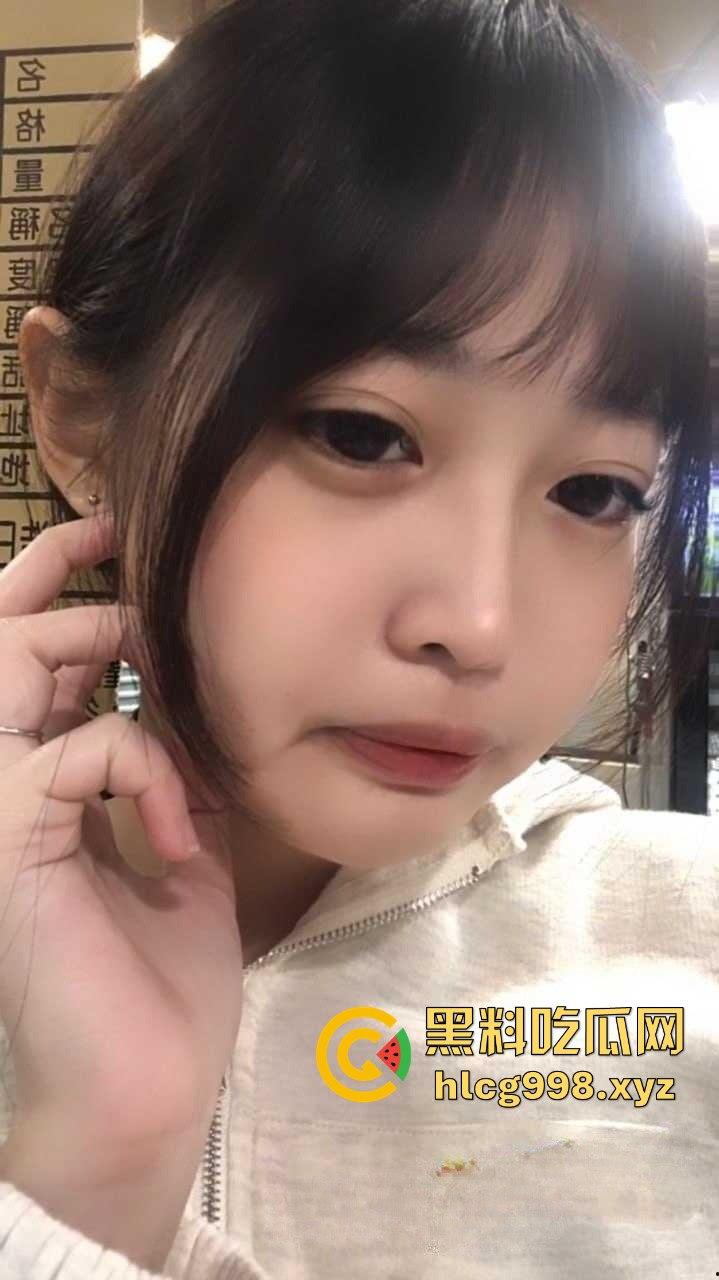 沈阳医科大学超骚大二学妹【李冬梅】全裸自慰视频外流！男友是绿毛龟，极品小姐姐就这么被共享了！-1