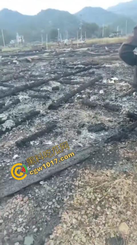 宁德突发火灾！渔船连环暴燃，火舌腾空，夜间被烈焰吞噬殆尽，惊险一刻令人心神俱裂！-8