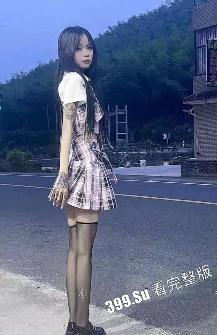 小仙女骑摩托又遭重，很快被网友通过纹身找出网上擦边照-6