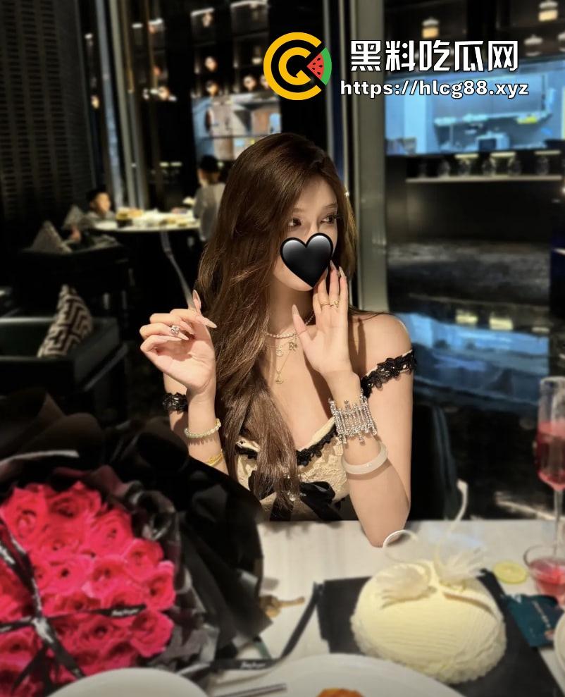 湖南05大学生『姜桃桃』177长腿,直播装纯等有钱鸡巴,奶钉大奶富人专享,69玩出96的姿势!-5