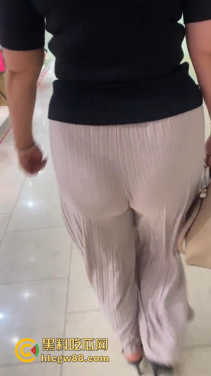 三十女人如老虎!精神小伙榜上熟女富婆 少妇身穿黑丝只为小情人更猛的抽插 性欲极强 小伙你顶不顶的住呀-4