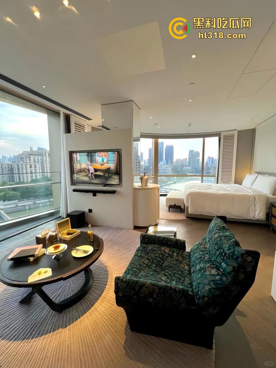 有钱人的玩物,轻轻松松一个小包拿下极品小妹,无套内射绝美小穴,又是羡慕有钱人的一天!-2