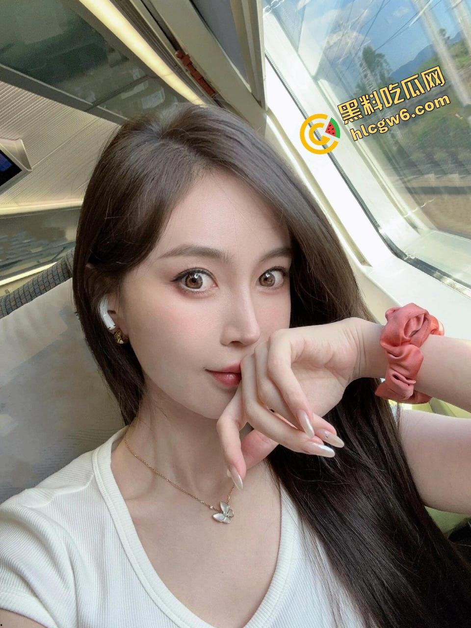 小红书上海贱逼反差婊骚鸡母狗『化春滢』偷情大哥 酒后脱衣爆干骚臀 窗前后操淫荡娇喘!原创独家投稿曝光!-7