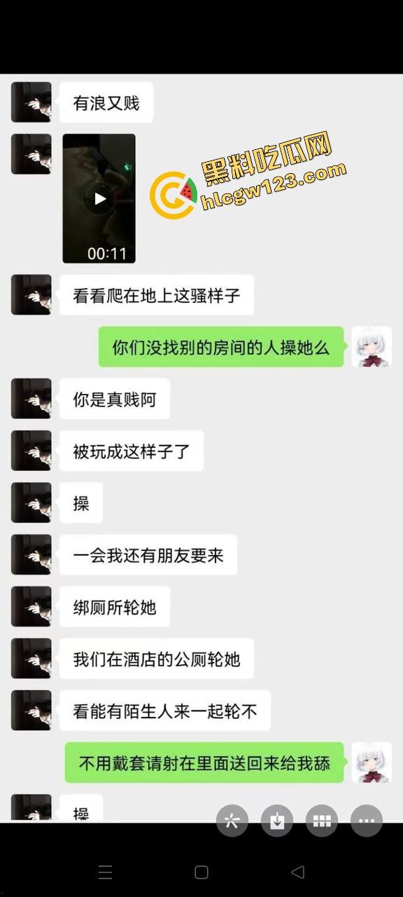 卧槽这谁老婆？绿帽男把女友献给群友露出调教，跪地爬行喊爸爸，母狗模式全开玩疯了！-3