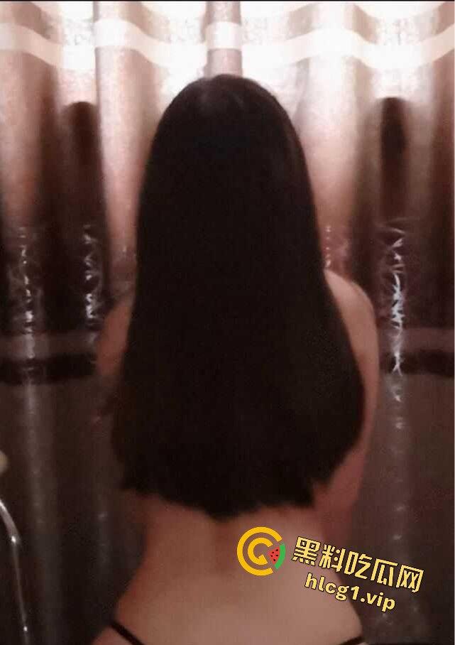 武汉生物工程学院 【张伊美】跟男友出去西安旅游的私密视频常遭曝光!-6