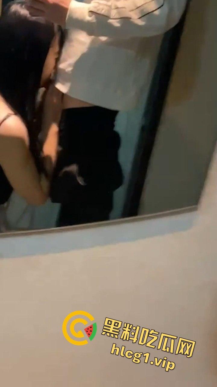 武汉生物工程学院 【张伊美】跟男友出去西安旅游的私密视频常遭曝光!-9