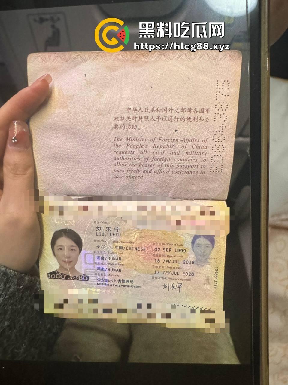 圣彼得堡留学生『豆豆』800一炮,金主老婆捉奸打烂逼,还偷表虐猫跑路!-14