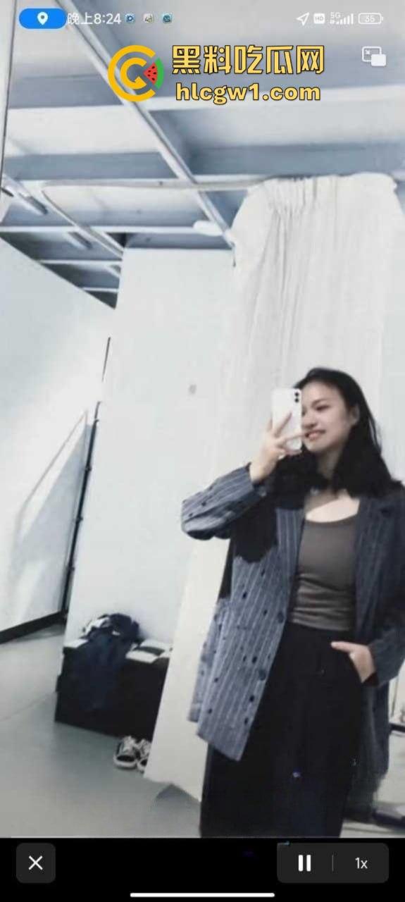 独家曝光！快手福利主播【胸照样凶】表面直播擦边 私底下粉丝付费一对一来者不拒 直接开会议视频裸聊自慰抠逼！-3