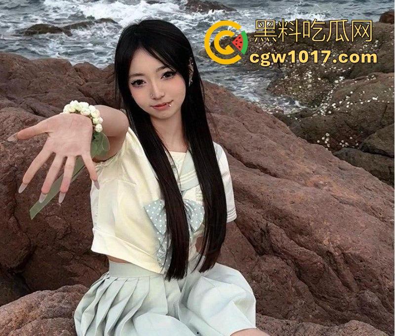 成都医科大学【徐梦梦】反差唇钉妹,冷清女神调教成淫荡母狗,穿黑丝JK跪舔金主肉棒,被后入猛干到外翻!-1