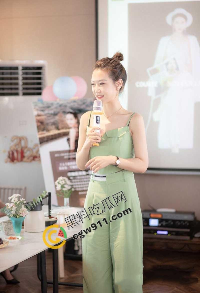 深圳性感女老板【刘丽芳】不雅视频爆出，饥渴人妻包男小三释放欲望，镜头前自慰展骚穴，露奶挨操尽显淫乱-2