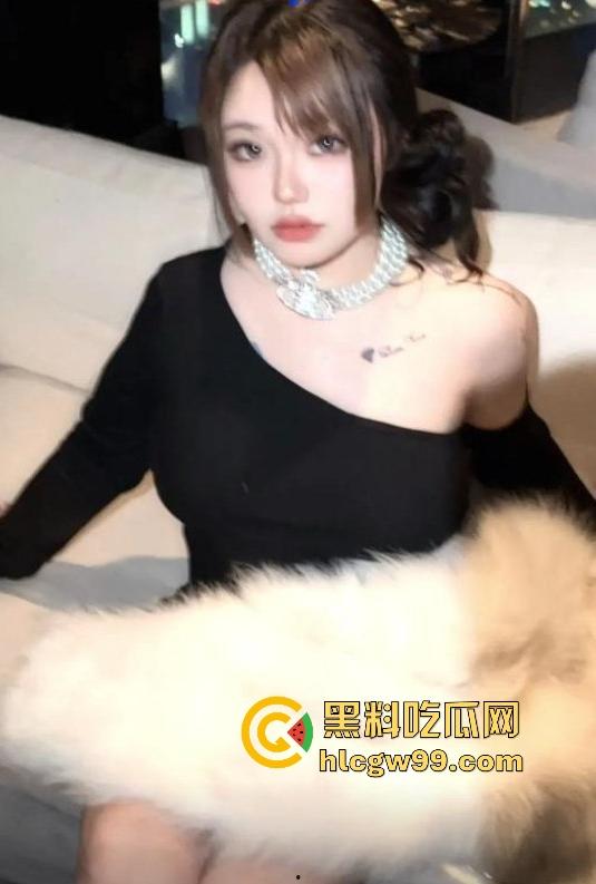 常州精神小妹【费雨心】一个月睡6个男人,做爱时让闺蜜观战,竟还强迫闺蜜睡射满精液的床遭曝光!-23