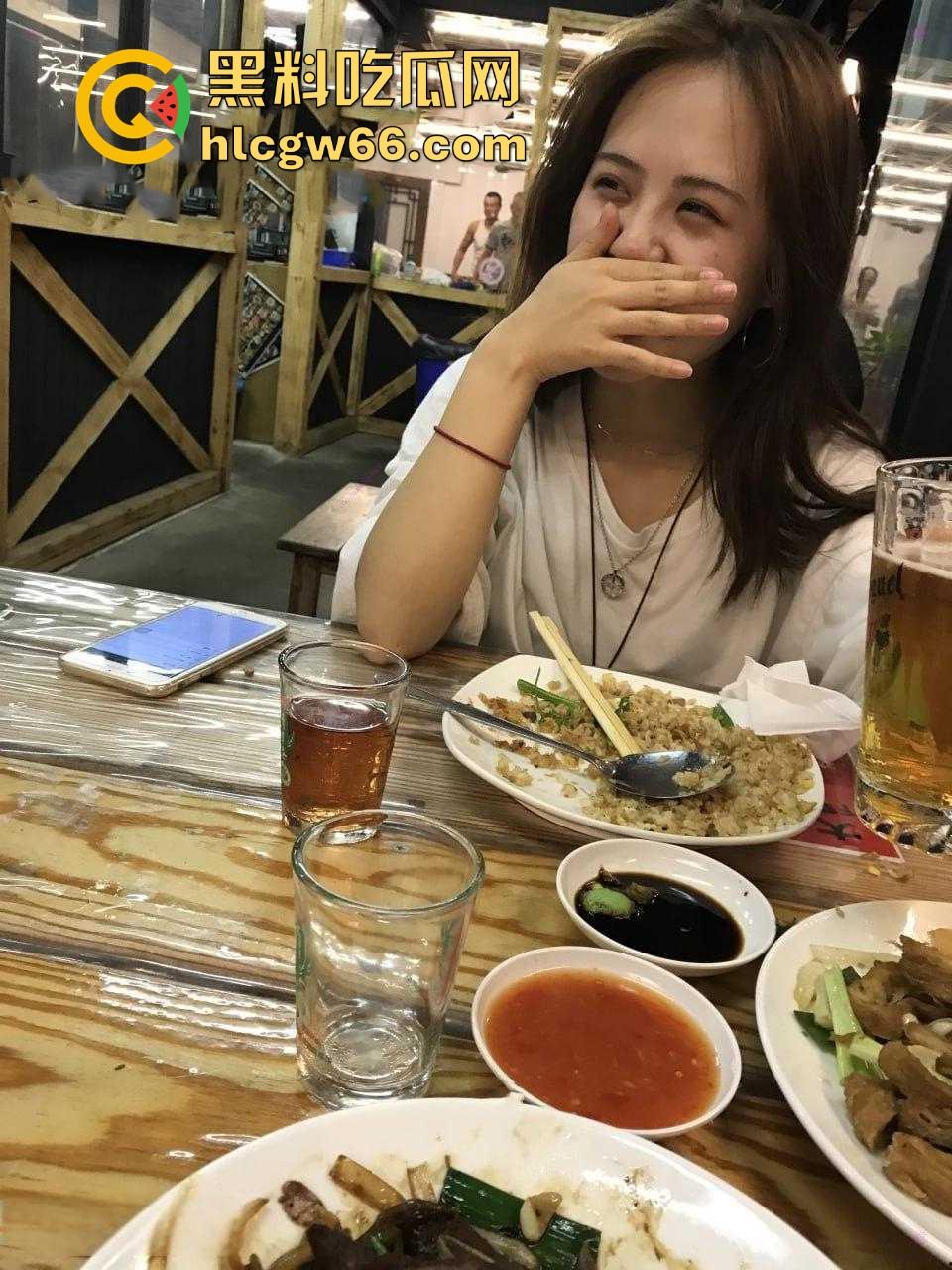 女孩子出门在外要保护好自己 刚毕业的实习大学生不知社会险恶被同事灌醉酒后直接脱光光插入-1