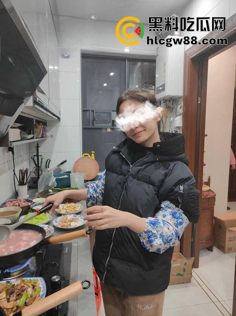 娶个骚浪老婆爽翻天,一人多肤小护士,黑丝角色扮演日日操新老婆,鸡巴天天没软过!-1