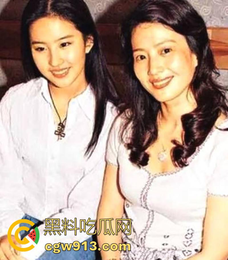 妈妈男人就是我的男人，【刘亦菲】再约干爹陈金飞，曾为出道母女共侍金主，原来有钱真的可以为所欲为！-9