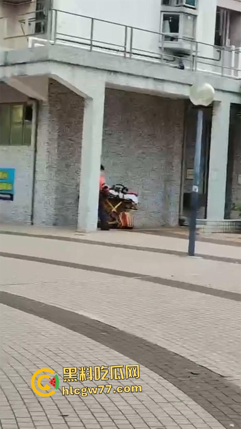 香港惊现蜘蛛侠，一男子顺高层水管爬行，据悉是情夫结果老公提前回家，老哥胆子真大啊！-5