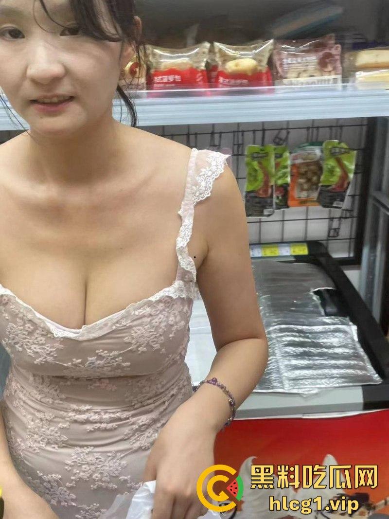 杭州老板娘“穿着清凉”被举报后 改行做直播！-5