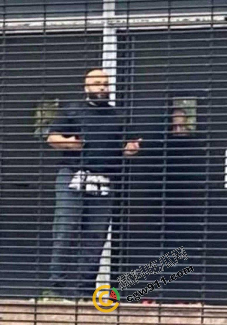 英国曼彻斯特犹太教堂持刀袭击事件：曼彻斯特希顿公园犹太会堂遭暴徒狂躁袭击，血腥惨剧惊天动地！-1