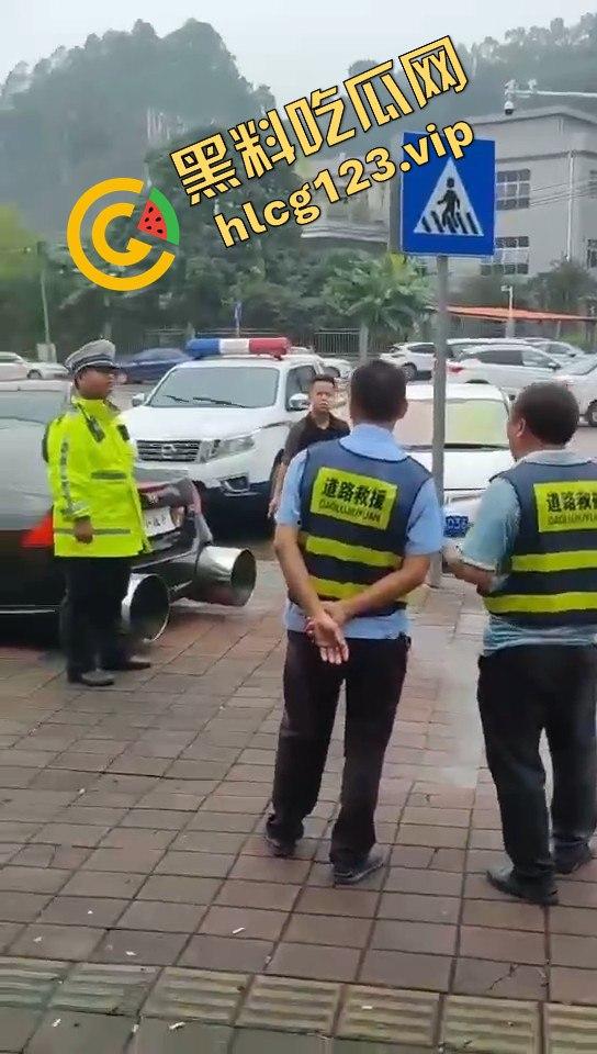 广东抖音网红改装车离谱！排气孔大到能塞下一个人，玩得也太过分了吧！-8
