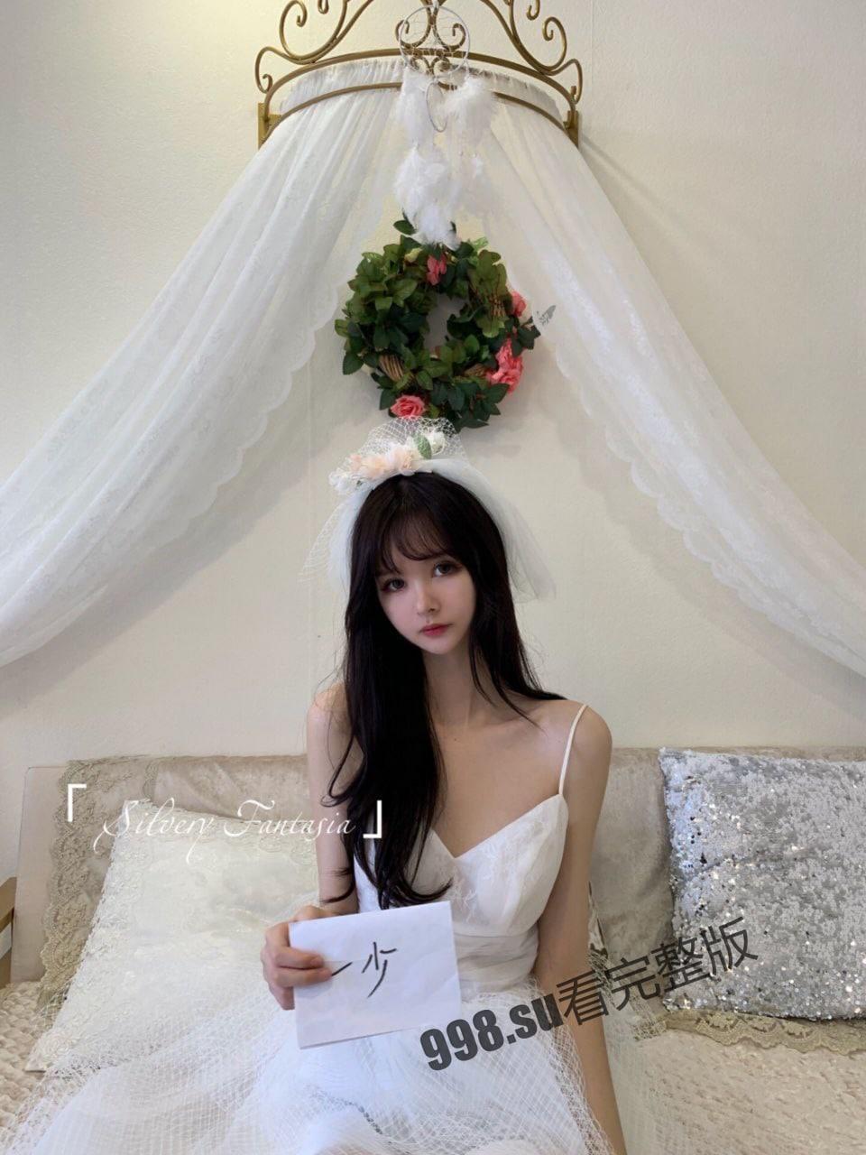 一少举牌系列 最新作品 超高颜值小姐姐身穿婚纱 举牌自慰-1