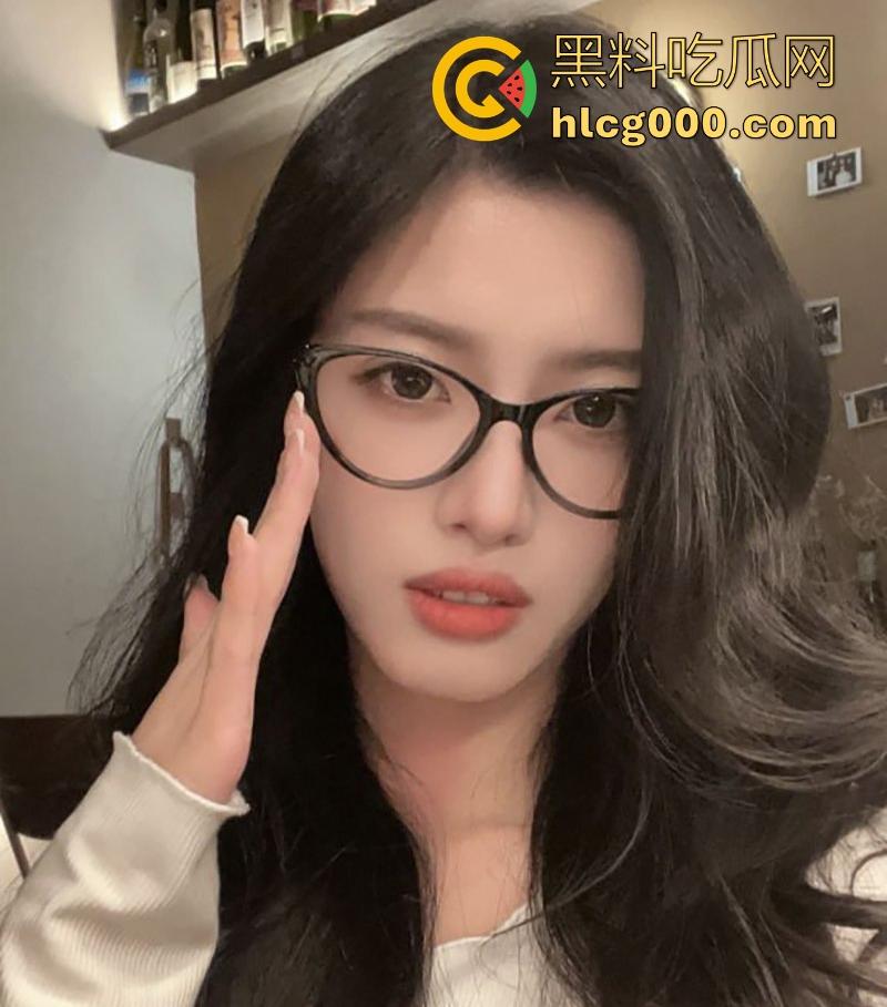 广州大学性感学妹【林依莲】约炮同城大屌弟弟玩内射，朋友圈里几乎睡个遍，彻底颠覆清纯形象！-2