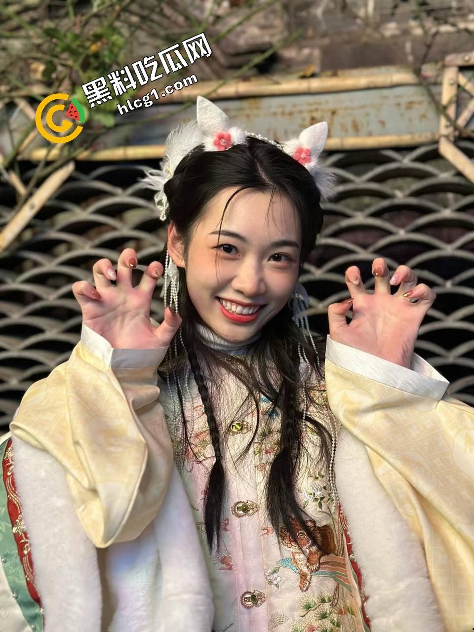 西安翻译学院小母狗，别看04年的但是真的早熟，视频外泄让人直呼过瘾！-3