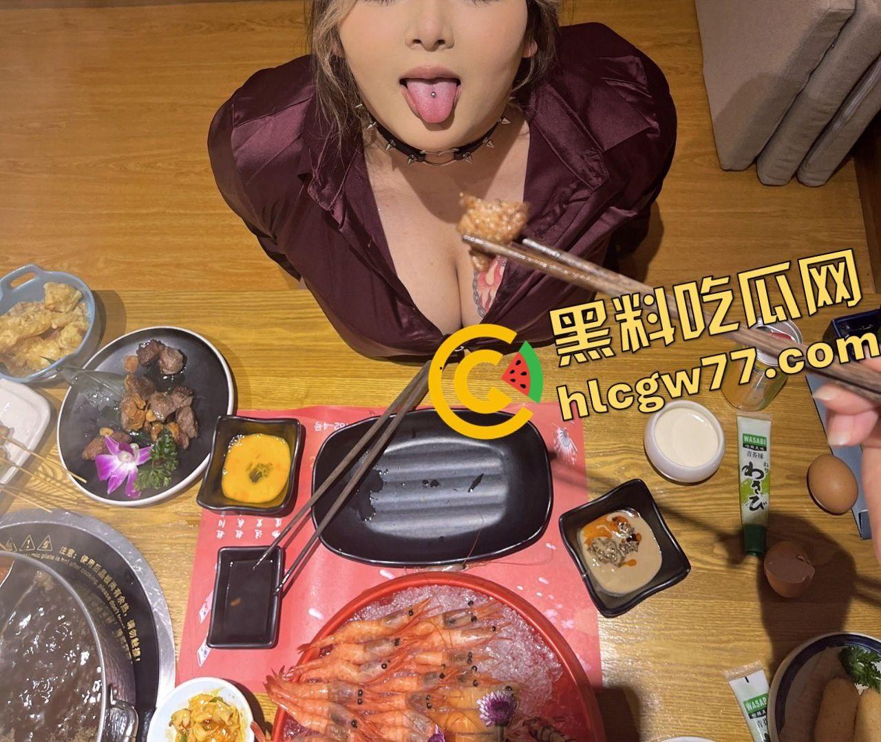 长沙艺术学院“母狗”大学生反差炸裂！巨乳自拍不雅视频曝光，真实bbw肥臀粗腿线下打炮！-1