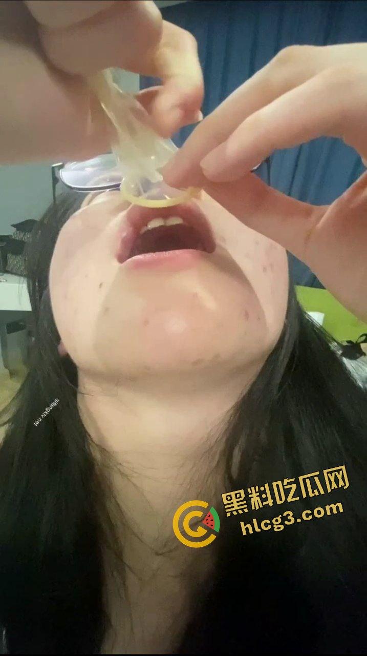艺校毕业顶级眼镜反差婊『陈思琪』喝尿SM调教 射完拔套吞精 3P淫荡性爱 极致撸点！-9