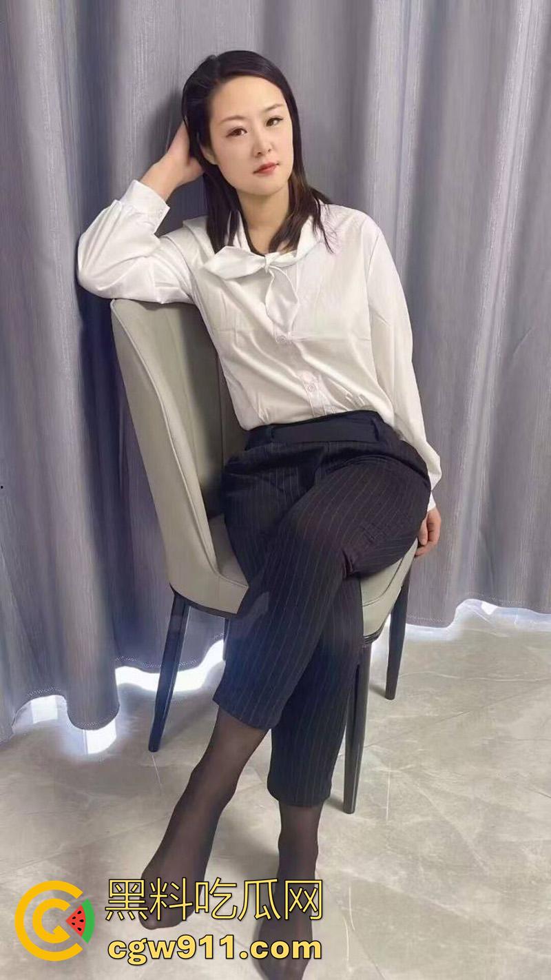 超精彩母子乱伦合集，肥臀长腿性感美母，被儿子打桩啪啪，爆操一线天肥穴，这辣妈在少妇界绝对天花板！-1