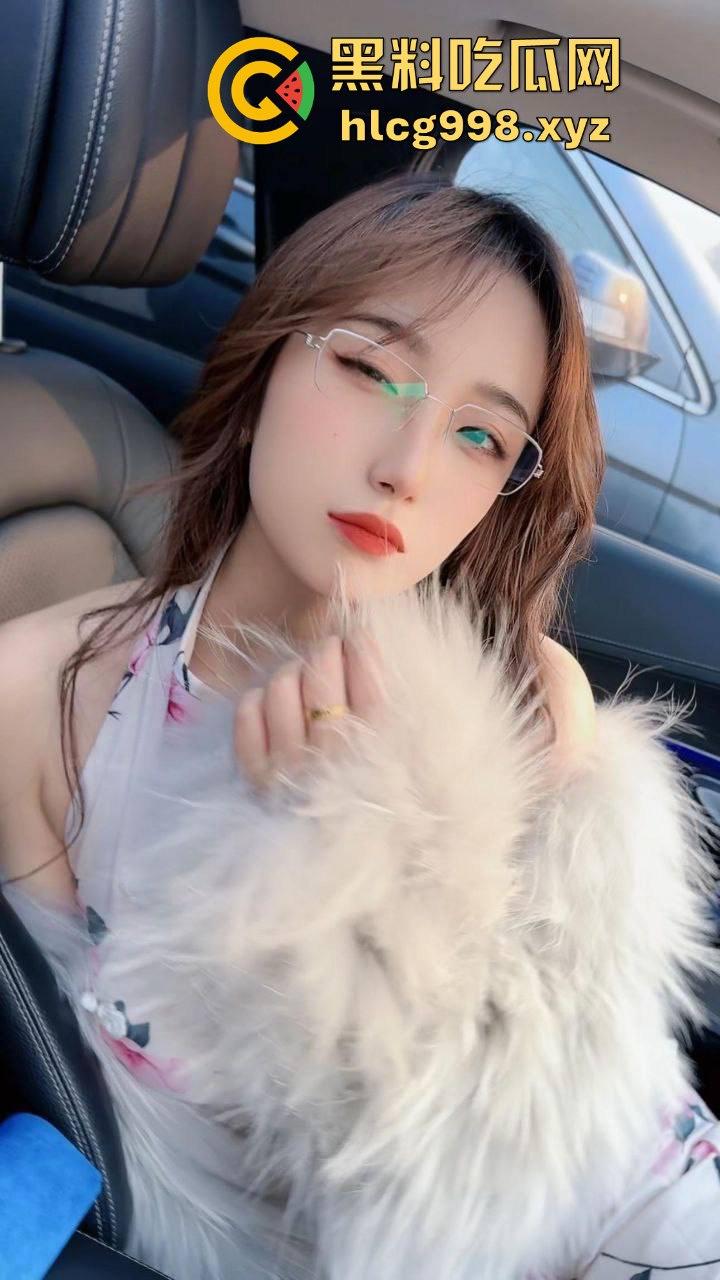 抖音平台主播【小团嫂】直播招嫖！黑丝包臀裙、巨棒身材，嫩逼后入爆插，制服诱惑让人顶不住！-2