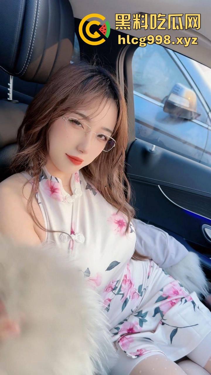 抖音平台主播【小团嫂】直播招嫖！黑丝包臀裙、巨棒身材，嫩逼后入爆插，制服诱惑让人顶不住！-29