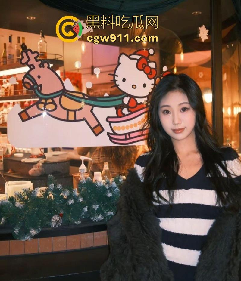 成都高颜值尤物【李曦奕】被男友双指扣穴狂插淫水四溢喷溅，口交深喉后入女上骑轮番上阵，十足的性瘾母狗！-5