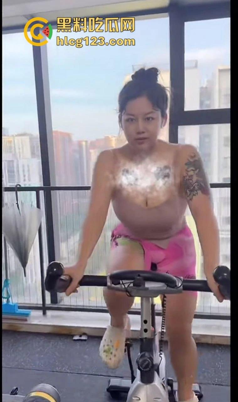 抖音健身博主【旺夫鱼/ 鱼BB】巨乳肥臀大奶牛露脸露点骚拍 奶子真的超级大!-5