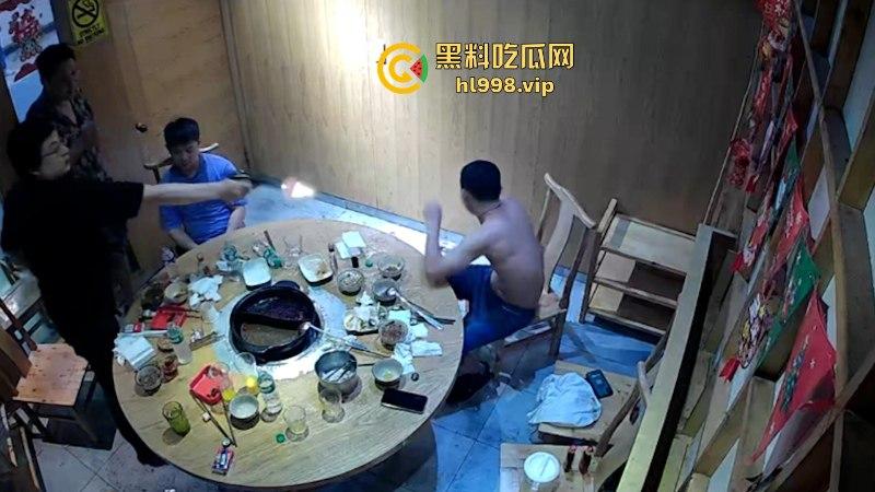 话不投机掏枪就干!吃个饭命没了!华人饭店一中国人被东北男枪杀 监控曝光凶杀现场-6