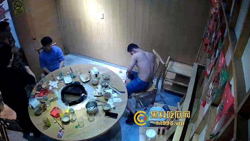 话不投机掏枪就干!吃个饭命没了!华人饭店一中国人被东北男枪杀 监控曝光凶杀现场-9
