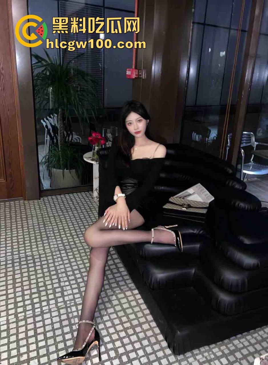 苏州32岁绿帽人妻【孙美】骚妻背后搞得风生水起,老公40岁妥妥绿帽大佬,宁愿看别人干她也不愿亲自动手!-1