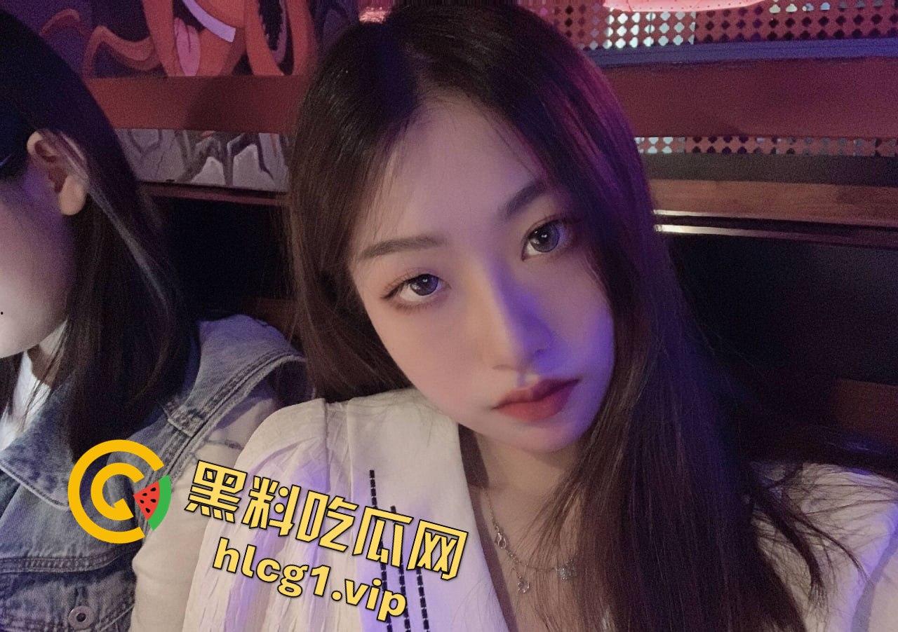 师范学院大二女学生私密自拍云盘外泄！和男友的激情时刻被曝光！-1