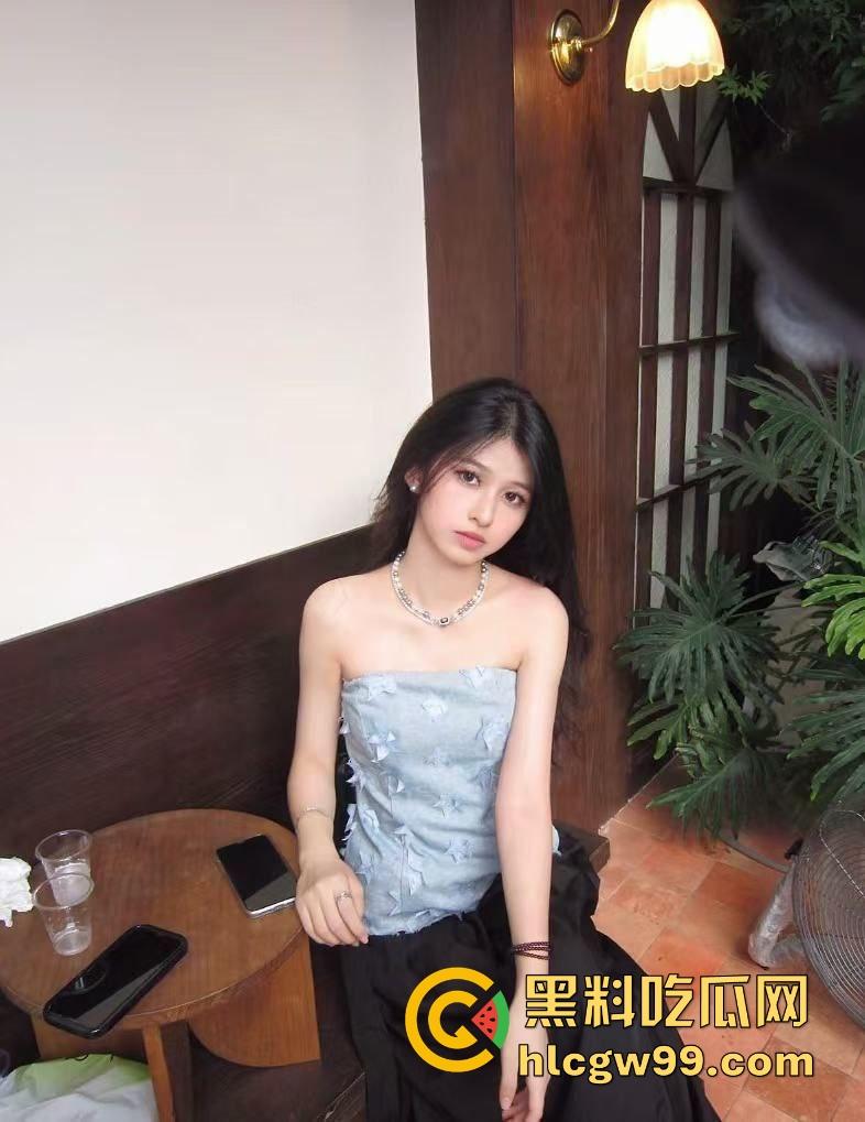 安徽师范大学女大学生【蒋弱弱】情趣内衣自拍骚照，酒店全裸自拍，最爱被大鸡巴从后面怼穿！-3